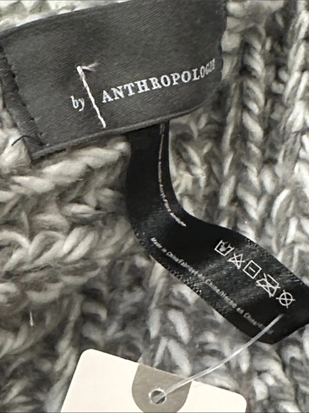 Anthropologie Chunky Knit Long Fringe Scarf in Beige greyCream with pockets NWT